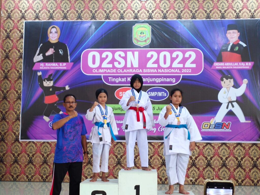dzakiyyah juara 1 o2sn karate tanjungpinang 2022